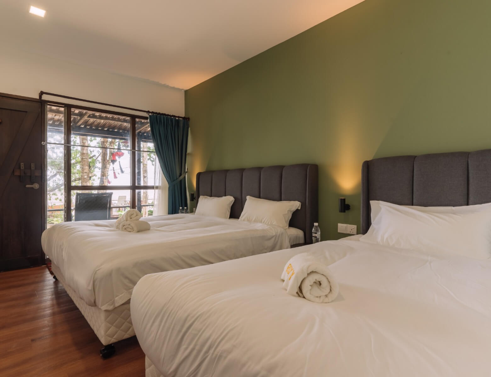 The Longhouse – A Cozy Coastal Escape