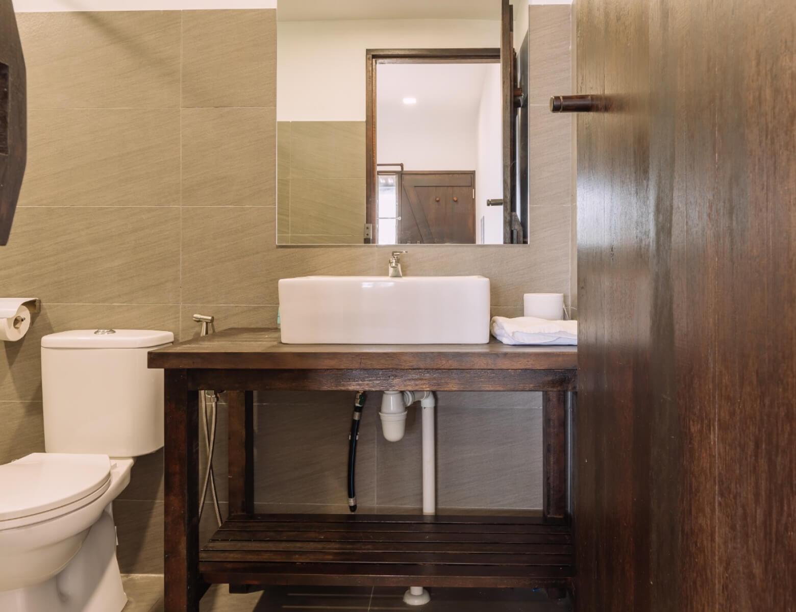 The Longhouse – A Cozy Coastal Escape